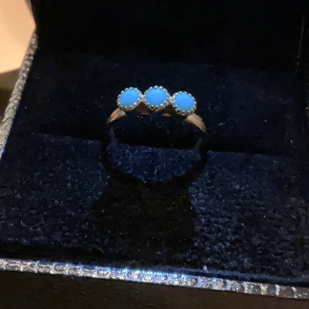Vintage Sarah Coventry Ring Blue Turquoise colored small Stone